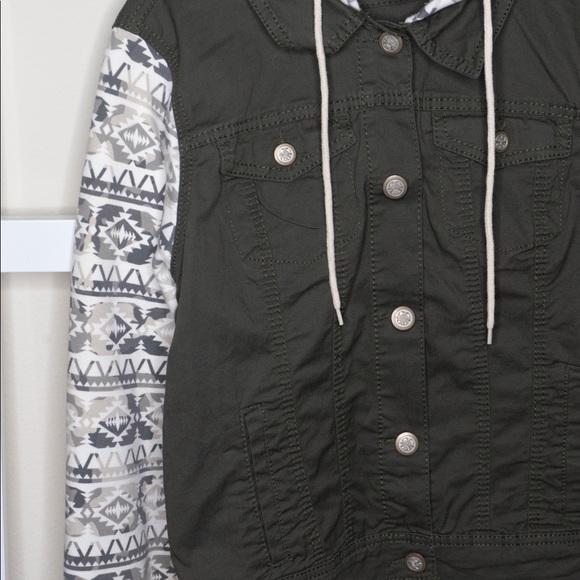 Green jacket - Picture 2 of 4